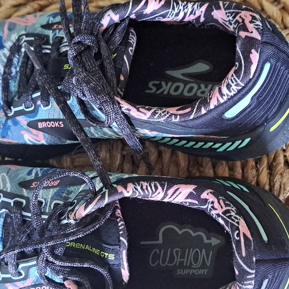 Brooks Womens Adrenaline GTS 22 Grafitti Print Running/Training‎ Sneakers S-7 - Picture 10 of 10